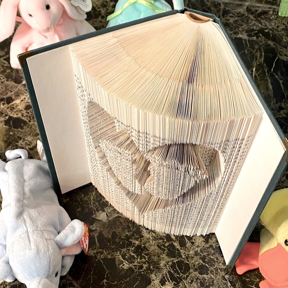 🌟HOST PICK🌟 New 𝑯𝒂𝒏𝒅𝒎𝒂𝒅𝒆 Baby Feet, Book Folding OOAK 🎁 Gift - Picture 5 of 10